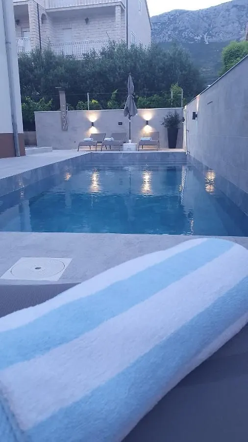 Apartment Villa Rina- Heated Salt Water Pool Kaštela