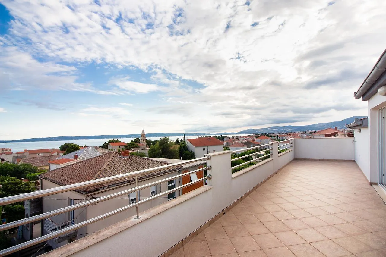Apartment Villa Rina- Heated Salt Water Pool Kaštela