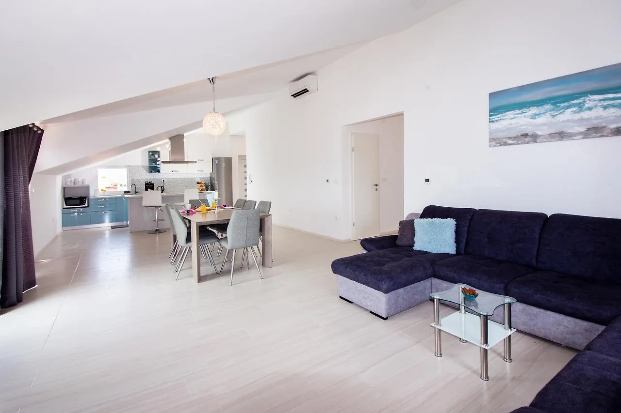 Apartment Villa Rina- Heated Salt Water Pool Kaštela 0*,