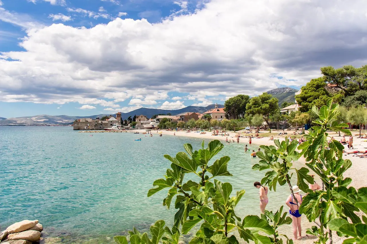Apartment Villa Rina- Heated Salt Water Pool Kaštela 0*,  Κροατία